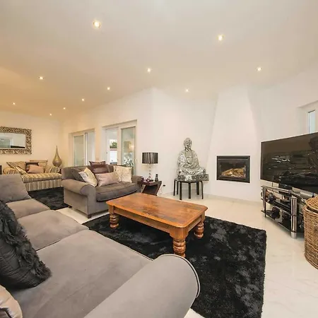 Poco Partido Sleeps 6 Air Con Wifi *