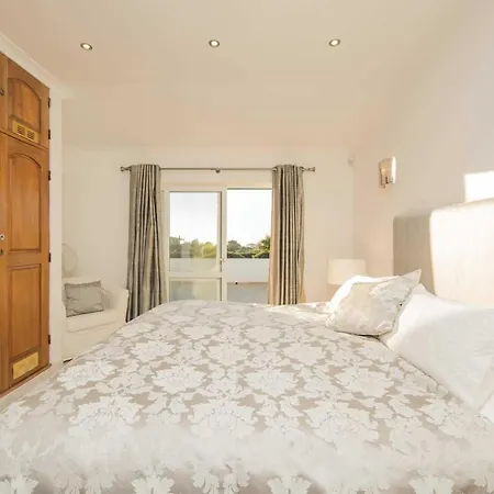 Villa Poco Partido Sleeps 6 Air Con Wifi *