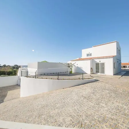 Poco Partido Sleeps 6 Air Con Wifi *