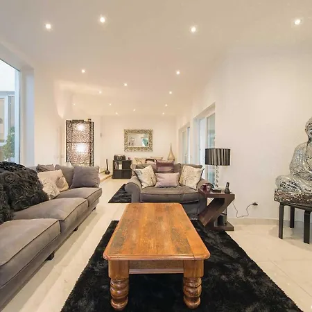 Poco Partido Sleeps 6 Air Con Wifi *
